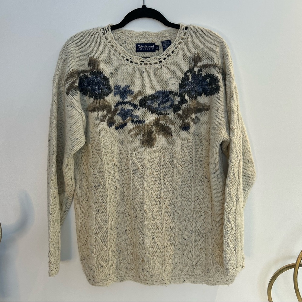 Vintage Weekend Edition Hand-Knit Floral Pattern Sweater - Size Small